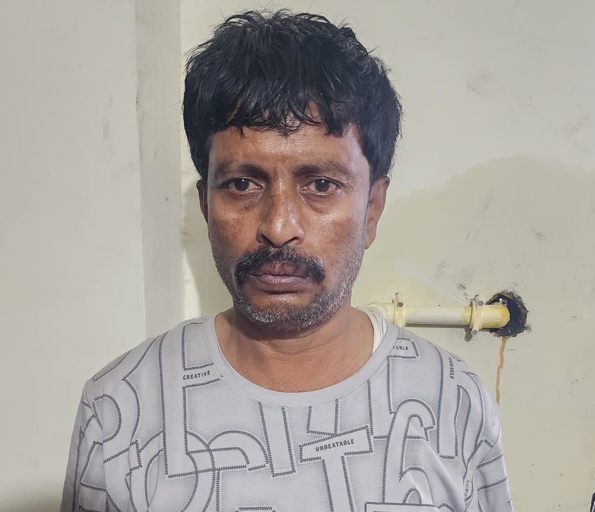 ई-रिक्शा से 1.74 लाख रूपये चोरी करने वाला आरोपी पुलिस गिरफ्त में थाना गुढियारी क्षेत्र के पड़ाव में प्रार्थी की खड़ी ई-रिक्शा से नगदी चोरी की घटना को दिया था अंजाम।