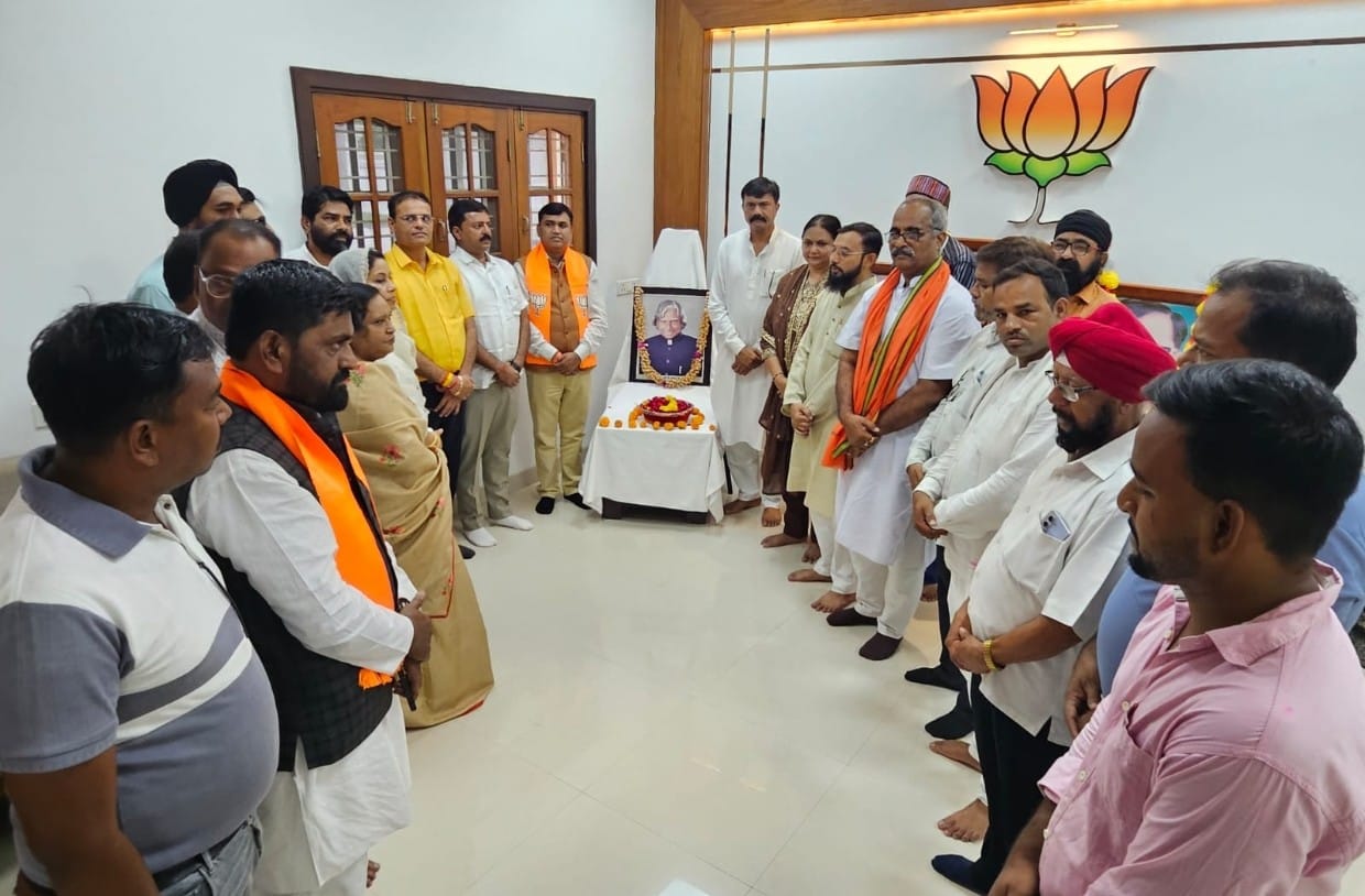 डॉ. कलाम का व्यक्तित्व व कर्तृत्व हर भारतवासी के लिए प्रेरणास्रोत भाजपा अल्पसंख्यक मोर्चा ने भारत रत्न डॉ. कलाम की पुण्यतिथि पर दी भावभीनी श्रद्धांजलि