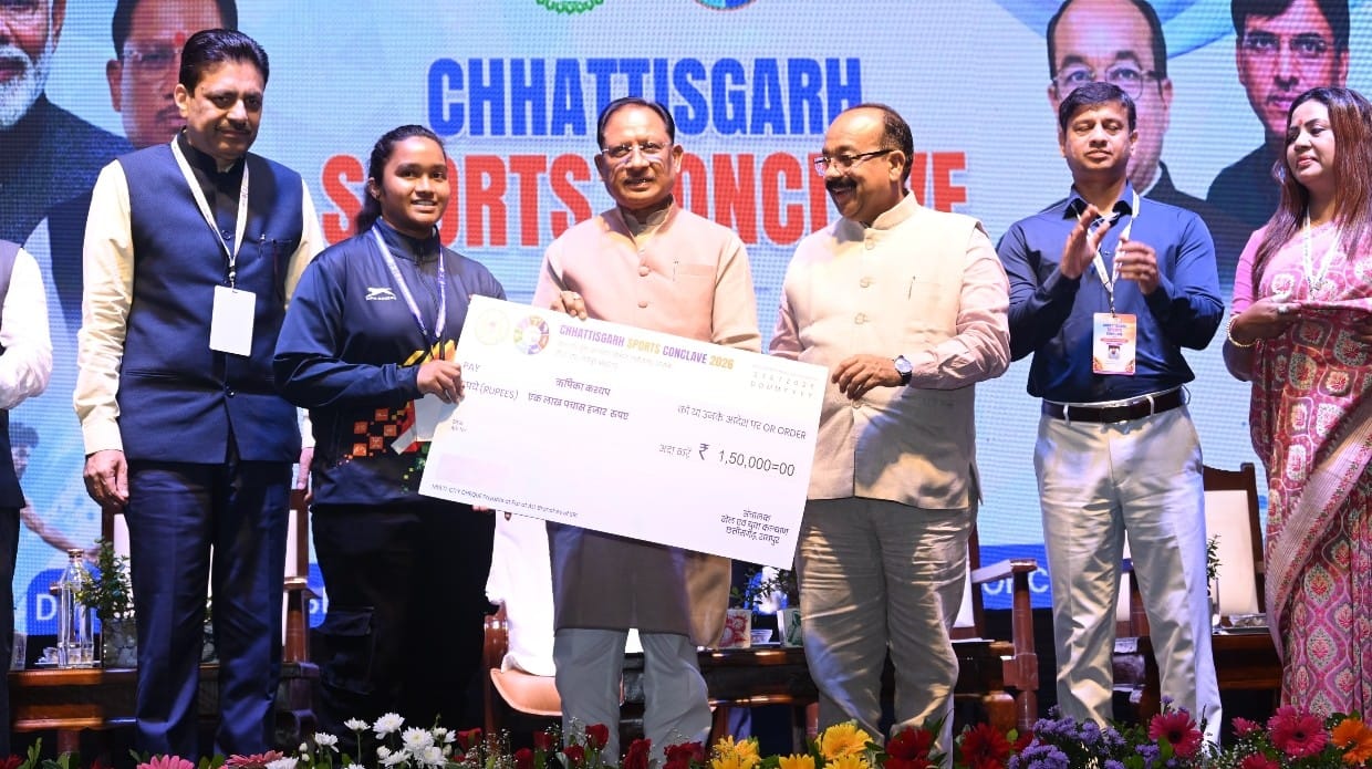 मुख्यमंत्री श्री विष्णु देव साय छत्तीसगढ़ में पहली बार आयोजित स्पोर्ट्स कॉन्क्लेव में हुए शामिल खेलो इंडिया ट्राइबल गेम्स में राज्य के पदक विजेता खिलाड़ियों को दी प्रोत्साहन राशि