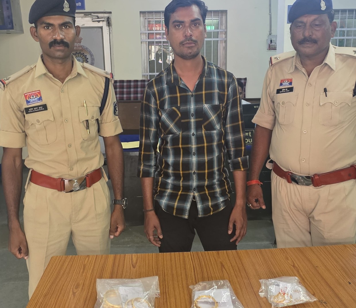 रिलायंस ज्वेलर्स में लाखों रुपये के सोने के आभूषणों की सुनियोजित हेराफेरी का खुलासा, पूर्व कर्मचारी गिरफ्तार, 80 ग्राम सोना भी बरामद