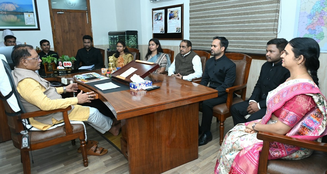 कर्तव्यनिष्ठ होकर जनसेवा एवं सुशासन के लिए जमीनी स्तर पर करें बेहतर कार्य : मुख्यमंत्री श्री विष्णु देव साय
