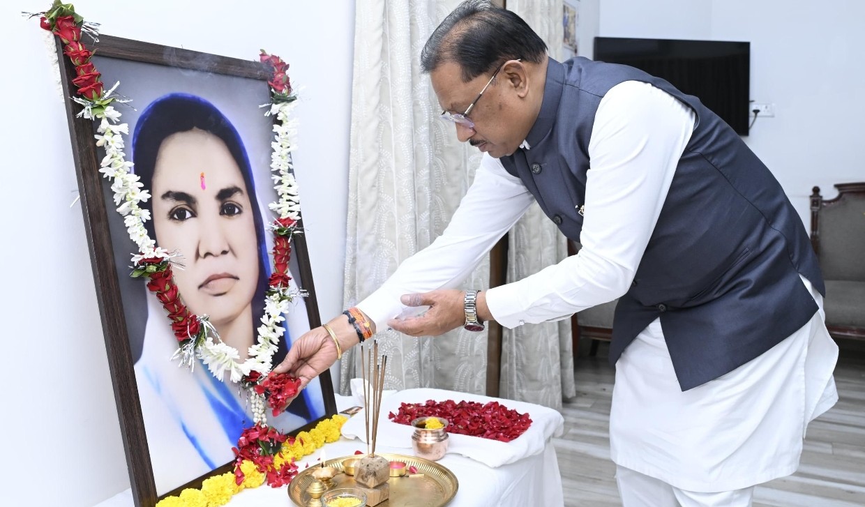 मुख्यमंत्री श्री साय ने छत्तीसगढ़ की प्रथम महिला सांसद और समाज सेविका मिनीमाता जी की पुण्यतिथि पर किया नमन