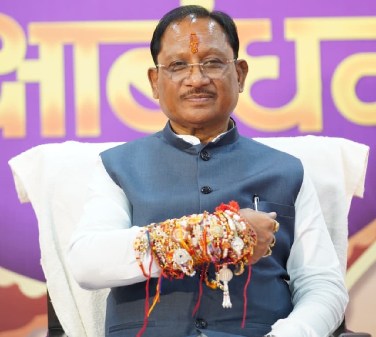 मुख्यमंत्री निवास में रक्षाबंधन का आत्मीय उल्लास, विभिन्न क्षेत्रों से पहुंचीं माताओं-बहनों ने मुख्यमंत्री को बांधी राखीमहतारी वंदन से 68 लाख महिलाओं को आर्थिक संबल, छत्तीसगढ़ में 13.85 लाख महिलाएं बनीं लखपति दीदी ड्रोन दीदी, ई-रिक्शा दीदी और स्व-सहायता समूहों की बहनें बन रहीं आत्मनिर्भर छत्तीसगढ़ की नई पहचान