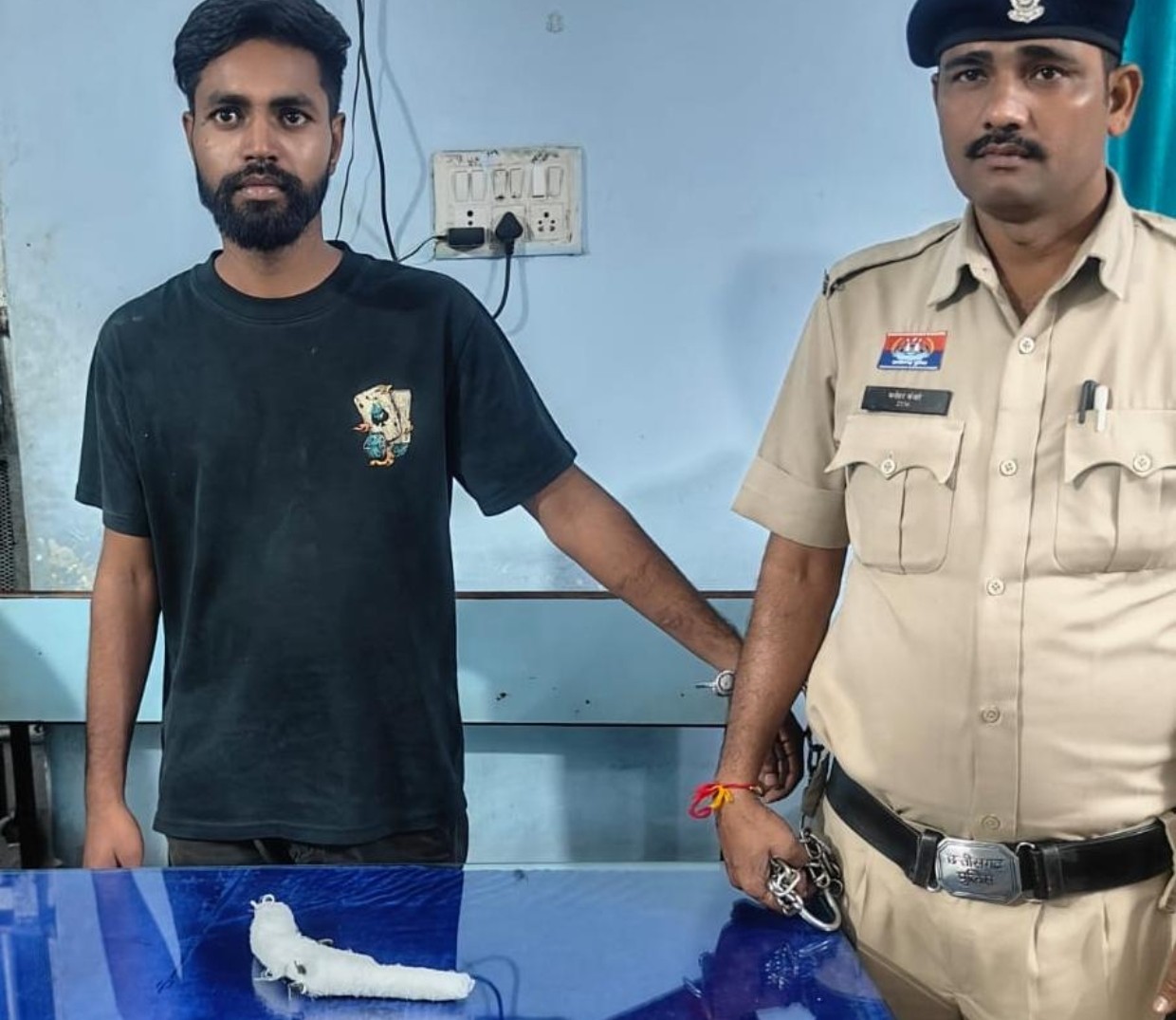 अवैध देशी कट्टा लेकर लोगों को भयभीत करने वाला आरोपी मोहम्मद अमीरुद्दीन उर्फ जीशान गिरफ्तार,आरोपी के कब्जे से 01 नग लोहे का देशी कट्टा बरामद थाना पुरानी बस्ती एवं एसीसीयू की सयुक्त कार्यवाही
