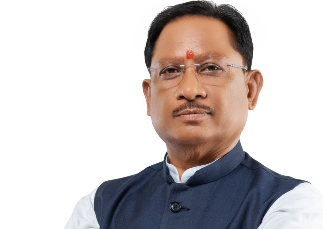 हिड़मा जैसे कुख्यात नक्सली को आदर्श मानने वाले ही दिमागी नक्सली – मुख्यमंत्री श्री विष्णुदेव साय हिंसा और नक्सलवाद का महिमामंडन करने वाली मानसिकता भी समाज के लिए घातक मुख्यमंत्री ने कहा – बस्तर अब भय और हिंसा से निकलकर शांति, विश्वास और विकास की नई राह पर