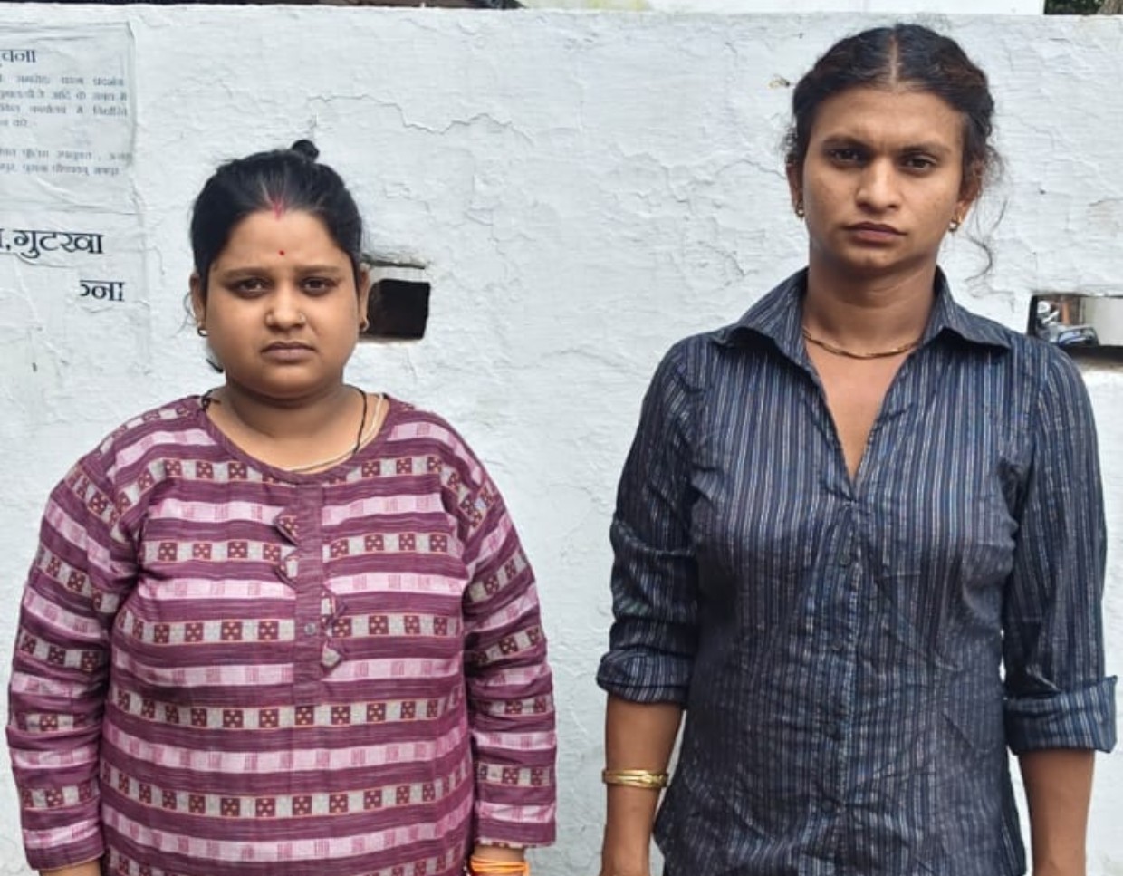 नाबालिगों को डरा-धमकाकर, ब्लैकमेल कर सोने चांदी के जेवरात एवं नगदी रकम की उगाही करने वाले आरोपी पति-पत्नी गीरफ्तार,नाबालिग बच्चों को बहला फुसलाकर अपने झांसे में लेने उपरांत डरा-धमकाकर करते थे उगाही नाबालिगों को घर से चोरी करने पर विवश कर उनसे मंगाते थे घर में रखा सोने चांदी का जेवरात