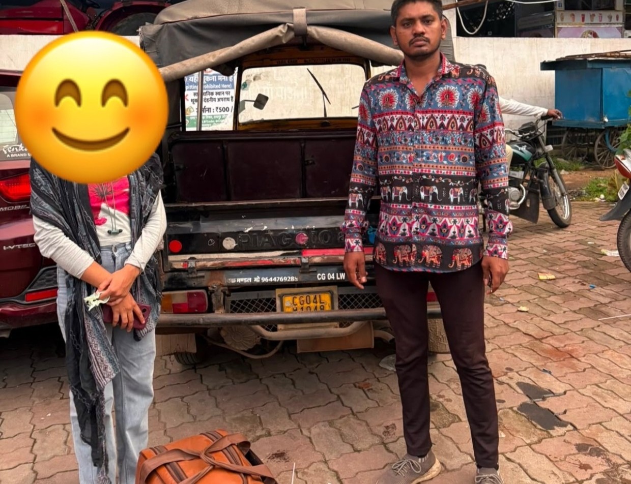 थाना गोलबाजार एवं ITMS रायपुर की त्वरित कार्रवाई से छात्रा का छूटा बैग सुरक्षित बरामद ऑटो में छूटा छात्रा का बैग सीसीटीवी एवं तकनीकी माध्यमों की सहायता से खोजकर सकुशल लौटाया गया