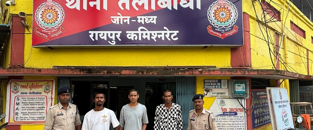 रास्ता पूछने के बहाने युवक को रोका, चाकू से हमला कर मोबाइल लूटा; तीन आरोपी गिरफ्तार