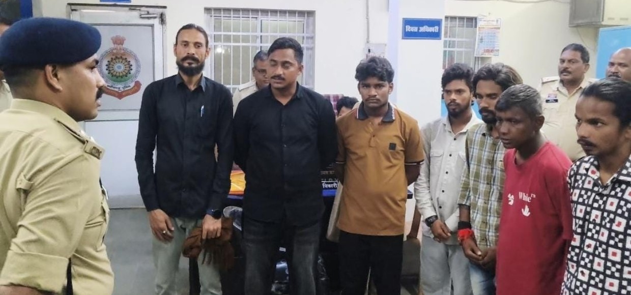 सेंट्रल जोन में चाकूबाजों के खिलाफ अभियान, 24 घंटे में 5 गिरफ्तार,आर्म्स एक्ट के तहत कार्रवाई, आरोपियों से धारदार चाकू बरामद; लिस्टेड बदमाशों की भी ली गई परेड