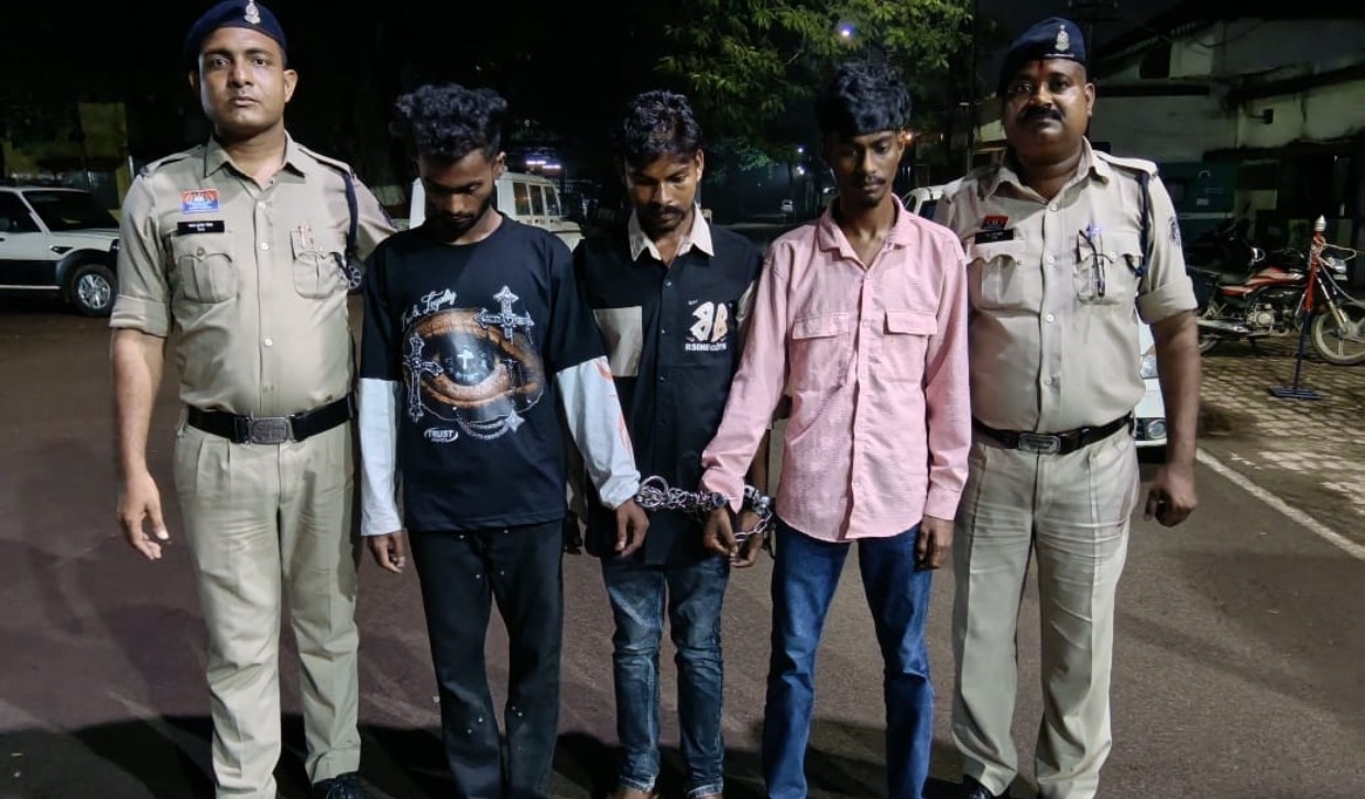हॉर्न बजाने को लेकर विवाद में युवक पर चाकू-रॉड से हमला, तीन आरोपी गिरफ्तार