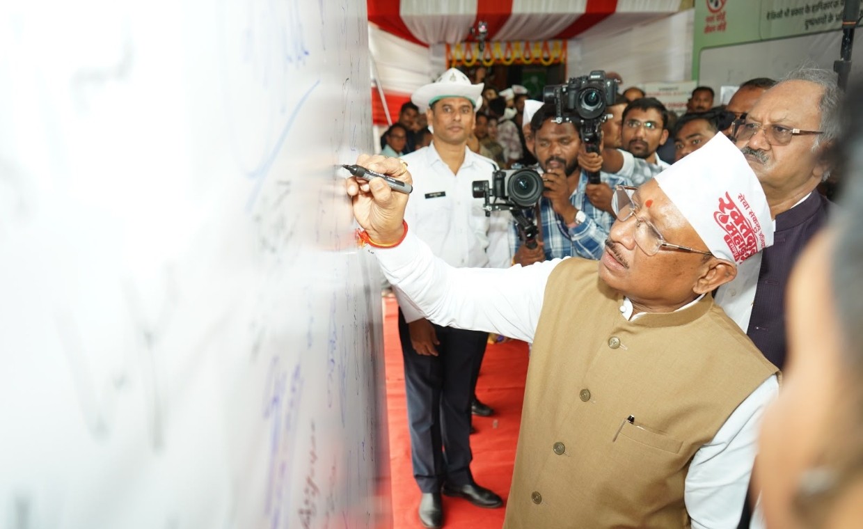 मुख्यमंत्री विष्णुदेव साय ने ली साइबर जागृति सेल्फी, साइबर अपराधों से सतर्क रहने का दिया संदेश