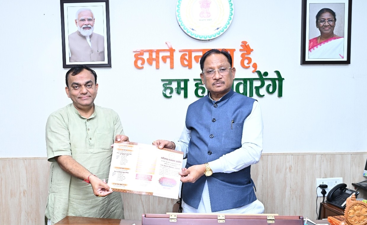 बेमेतरा में 26-27 सितंबर को होगा प्रांतीय राजभाषा सम्मेलन,, राजभाषा आयोग अध्यक्ष प्रभात मिश्रा ने मुख्यमंत्री साय को दिया न्योता, प्रदेशभर से साहित्यकार और भाषा विशेषज्ञ होंगे शामिल