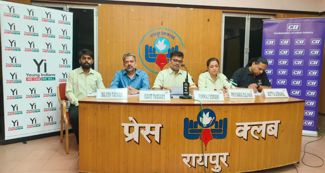 मुख्यमंत्री निवास में विराजे भगवान गणेश, सीएम साय ने परिवार के साथ की पूजा-अर्चना