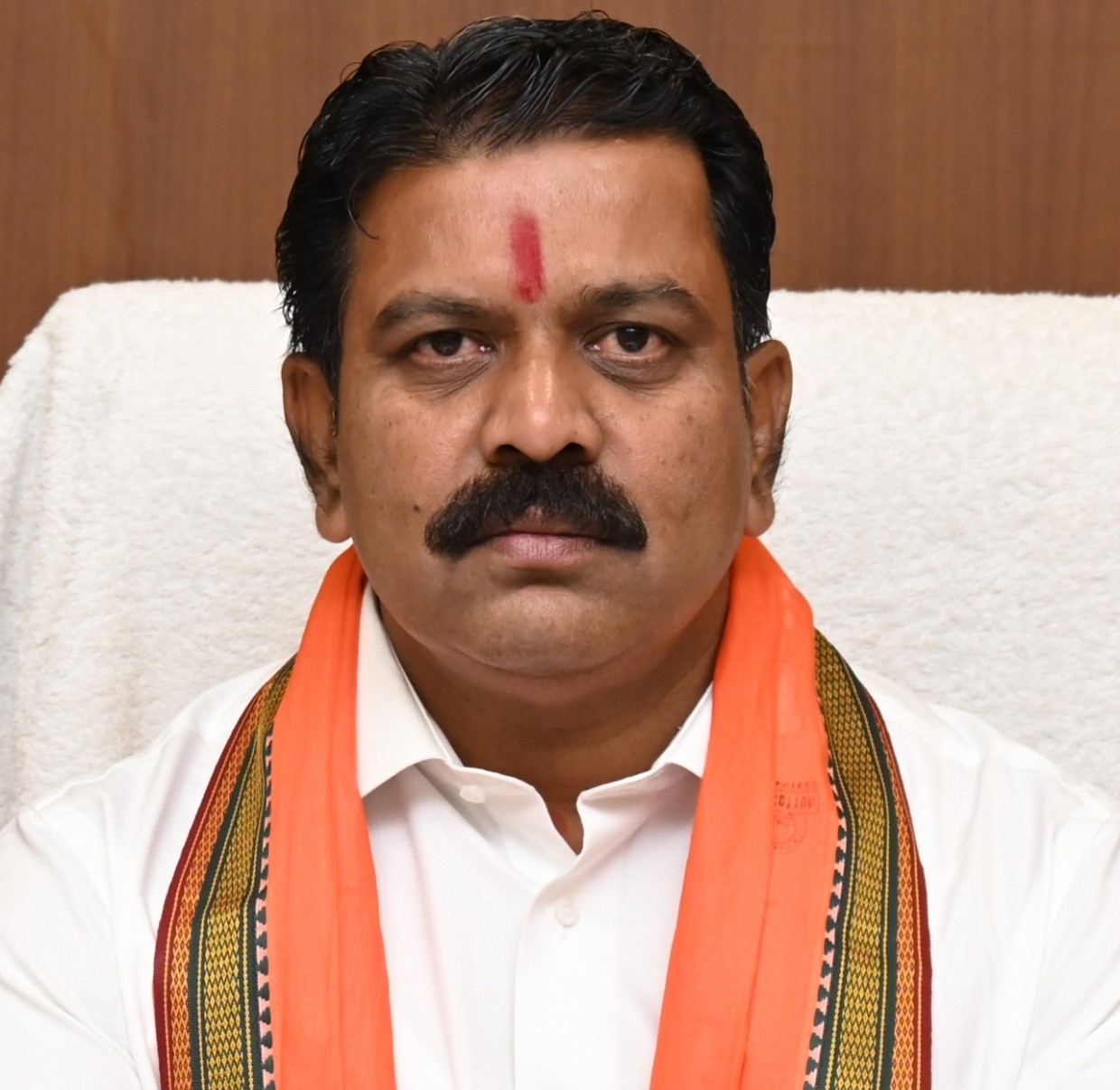 पीएम जनमन आवास के नाम पर 2.40 लाख की ठगी, ठेकेदार निक्की खान के खिलाफ एफआईआर ,कबीरधाम में अब तक तीन ठेकेदारों पर दर्ज हुआ मामला, आवास निर्माण के नाम पर राशि लेने के बाद काम अधूरा छोड़ने का आरोप