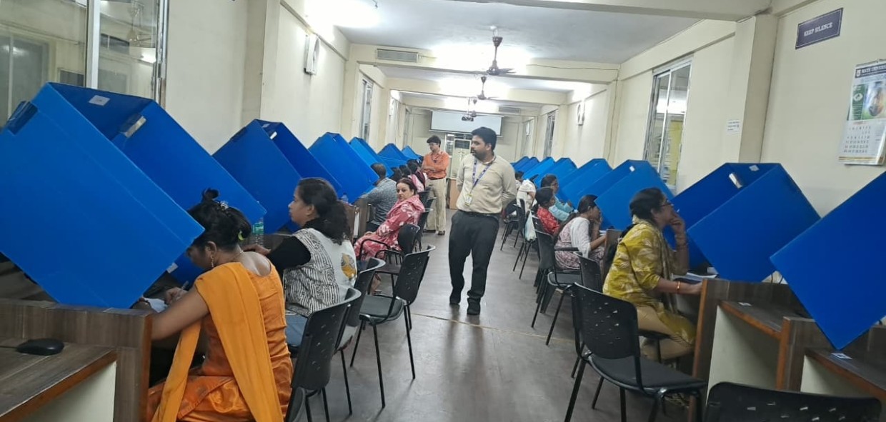 शिक्षक भर्ती परीक्षा के पहले दिन 83.25 प्रतिशत अभ्यर्थी हुए शामिल, गणित विषय में सबसे अधिक उपस्थिति